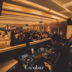 A look at a packed house during one of my residency nights at Escobar, Mumbai. I'm experienced in managing the energy of large crowds and keeping the vibe right from start to finish.
