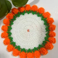 Another look at the tricolor coaster, perfect for celebrating national holidays with a handmade touch.