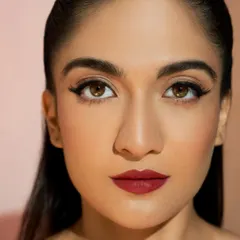 A direct, full-face view of this classic look. The symmetry and sharpness of the liner are exceptional.