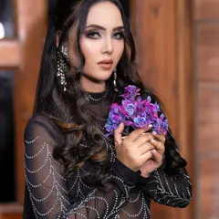 This look, created for a masterclass, demonstrates the artistry of Arabic makeup. The winged liner is elongated and sharp, and the eyeshadow is blended to create depth and dimension.