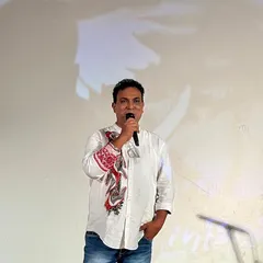 Speaking to the audience at the Aakhoraghor glorious meet in Guwahati. It is a pleasure to share my story and my passion for art.