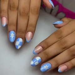 A celebration in blue. This design was inspired by India's T20 World Cup win, featuring blue and white checkered patterns, daisies, and a modern French tip.