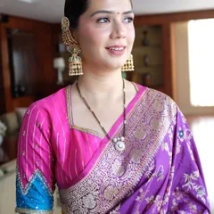 Clean girl aesthetic, but make it desi. This look pairs luminous skin and a clean, sharp winged liner with a traditional saree and jewelry for a modern yet classic feel.