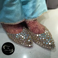 A closer look at the floral mehndi on the feet, perfectly complementing the bride's stunning footwear.