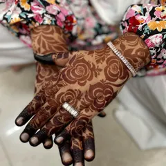 The best part is seeing the final stain. I use organic henna paste to help achieve this rich, deep reddish-brown color, and this beautiful rose pattern really shows it off.