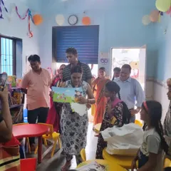 A huge thank you to REAP NGO for partnering with us on our "Giving Tree Program." Here, representatives from Bookwallah inaugurate a Magic Crate Library at the REAP Center for slum children in Kalwa.
