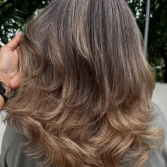 Another look at my 'Vanilla Butter Cream' creation. This is a fantastic way to blend grey hair into a stylish, modern blonde look. The ash tones help neutralize any brassiness for a cool, creamy finish.