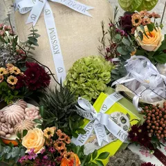 Gifts, flowers, and some dressing up. For Diwali, trousseau, or any season, I can sort you out with beautifully wrapped presents adorned with succulents, special flowers, and pretty ribbons.