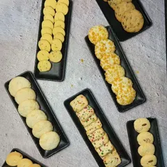 A beautiful overhead shot of the different varieties of cookies we teach in our class, including shortbread, choco-chip, and tuti-fruity.