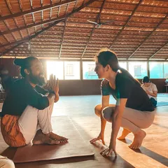 A one-on-one conversation during practice. These moments are crucial for clarifying doubts, understanding alignment on a personal level, and building the trust that is essential for true learning.