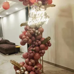 This is my signature Cuboid Frame Decor, perfect for adding a touch of modern elegance to any birthday. The combination of muted pink and chrome balloons with dried pampas grass creates a sophisticated and classy look.