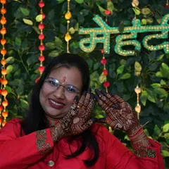 A happy client showing off her gorgeous, dark mehendi stain. The intricate patterns on her hands look even more stunning with this deep color.