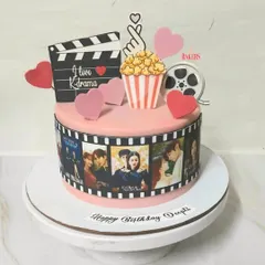 A cute K-Drama cake for Deepti, who is a huge fan of all things Korean. This no-fondant cake features an edible photo reel of her favorite K-dramas, along with popcorn and a movie clapper.