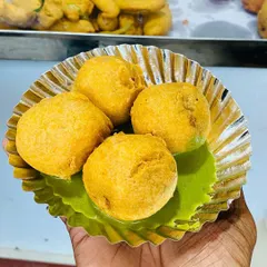 A plate of hot, fluffy Aloo Bondas served with my signature green chutney. I fry every batch in fresh oil, ensuring a perfect, non-greasy snack every time, especially on a rainy Bangalore evening.