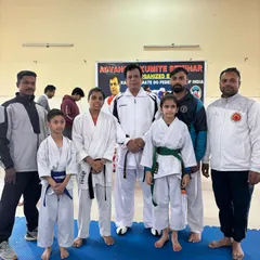 Our junior and senior students with Hanshi Bharat Sharma ji, the mentor of Indian Karate, during an advanced kumite seminar.