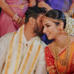 The pure joy of a South Indian wedding. My bride Vaishnavi looked absolutely magical in her traditional saree. I focused on creating a luminous base and classic eye makeup to complement her intricate gold jewelry and the richness of the ceremony.