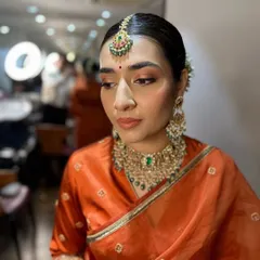 A slightly different angle of Hanita's look, with the studio lights in the background. Her makeup remains soft and luminous, showcasing a modern take on traditional beauty.