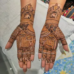 A beautiful Indian design for the bride's sister. It features small elephants in a window, a popular traditional motif, but in a lighter, non-bridal coverage.