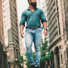 A shot from a photoshoot in the city. I believe in chasing value, not status. True success is about inspiring and empowering those around you.
