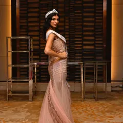 A side profile showcasing the sleek hairstyle and the contouring that defines her features for the camera. Every detail is considered for a perfect stage presence.
