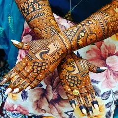 This is a classic back-hand design filled with detail. I've combined intricate peacock motifs with delicate check patterns and floral elements, creating a full and festive look perfect for any celebration.
