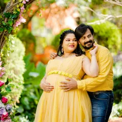 A playful and romantic interaction between the couple, framed by flowers. Capturing these unscripted moments of joy is a key part of my approach to couple maternity shoots.