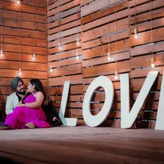 Another beautiful take on our 'LOVE' setup, this time with a guitar prop for a musical touch. We can customize the scene to fit your story.