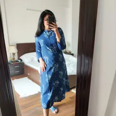 A mirror selfie of my comfy indigo cotton dress, a perfect choice for a coffee date that stretches into lunch.