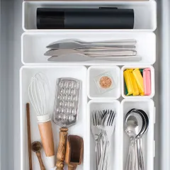 Say goodbye to messy drawers. We provide modular cutlery organizer trays that fit perfectly within our tandem drawers. These trays have compartments for all your spoons, forks, knives, and other cooking tools, keeping them neatly arranged and easy to find.