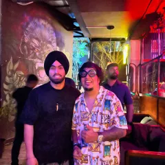 A photo from the Juss concert, with the venue's cool graffiti art in the background. These events bring a unique and powerful energy.
