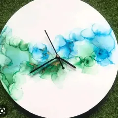 Turn a simple clock into a modern masterpiece! My alcohol ink workshops are a favorite for those who love vibrant colors and abstract designs. It’s amazing to see how a few drops of ink can transform into such a unique and functional piece of art.