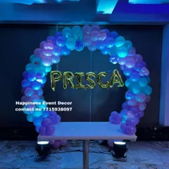 This is the finished balloon ring from the process video, customized with the name "PRISCA" in foil balloons. The setup includes a small table, making it a perfect spot for a cake-cutting ceremony.