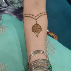 A unique and beautiful jhumka design on the forearm. This is a great option for someone who wants a creative mehendi piece that looks like jewelry.