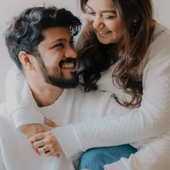 A close-up filled with laughter and joy. This is what a relaxed couple shoot is all about, capturing the real, happy moments you share together.