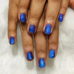 Feeling the blues in the best way possible. This is a vibrant blue cat-eye gel polish that creates a stunning, galaxy-like shimmer on the nails.