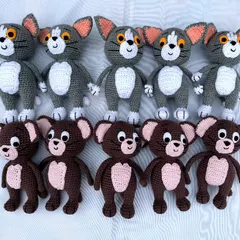 A clean look at a completed set of Tom and Jerry dolls. I focus on getting the details right to create faithful and charming character representations for your customers.