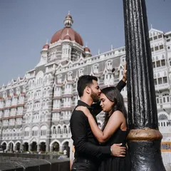 Your love story against the iconic backdrop of Mumbai. I use the city's famous landmarks, like the Taj Mahal Palace Hotel, to create chic, modern pre-wedding photos that are both personal and timeless.