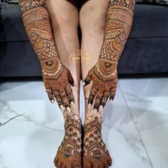 A full view of a magnificent bridal henna combination. This shows how we coordinate the intricate designs of the hands and arms with the equally detailed patterns on the feet and legs for a harmonious look.