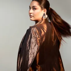 Glam that matched the grandeur. This radiant and effortless look was created for Sakshi Sindwani for an iconic Manish Malhotra soirée.