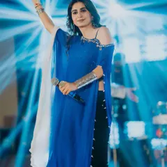 Kinjal Dave commanding the stage in our jewellery. The oxidised silver pieces add a cool, bohemian edge to her contemporary outfit, showing how versatile my collections can be.