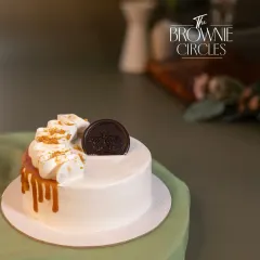 Sweet and classic, our Butterscotch Bento Cake is a delightful personal-sized cake with layers of butterscotch flavor and a caramel drip.