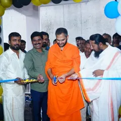 A proud moment for our team at the inauguration of our new interior experience center in Rajarajeshwari Nagar. We thank Sri Sri Sri Dr. Nanjavadhutha Swamiji for gracing the occasion.