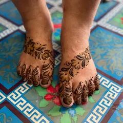 A simple and beautiful leg design. A floral vine trails diagonally across the foot, with delicate leaves on the toes.