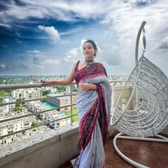 Another balcony shot, because this saree and this sky were a perfect match. The bun hairstyle keeps the look clean and lets the saree's intricate border shine.