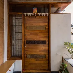 The entrance door of the Vruksha residence. We combined a piece of a traditional carved wooden beam with hand-embossed brass plates to create a unique, contemporary door with an antique soul.
