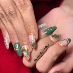 An artistic and elegant set in shades of green and gold. This design features a mix of solid color, abstract patterns, and gold detailing with rhinestone accents for a luxurious finish.