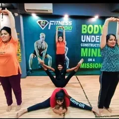 We love creating yoga formations in my group classes. This shows the fun and teamwork we build while also working on advanced poses like Samakonasana (Straddle Split).