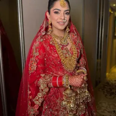 This look is all about harmony. I balanced the stunning red and gold lehenga with glowing skin, lashes that lift the eye, and a muted glossy lip for a timeless and regal bridal finish.