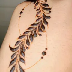 A close-up of the minimal leaf design, showing the clean lines and dot work.