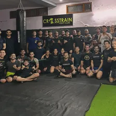 One more for the road. The energy and camaraderie after a great seminar are what this is all about.